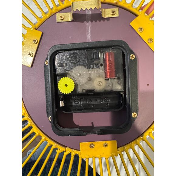 Retro decorative analog wall clock, gold-toned sputnik design crystal accents - Picture 6 of 6